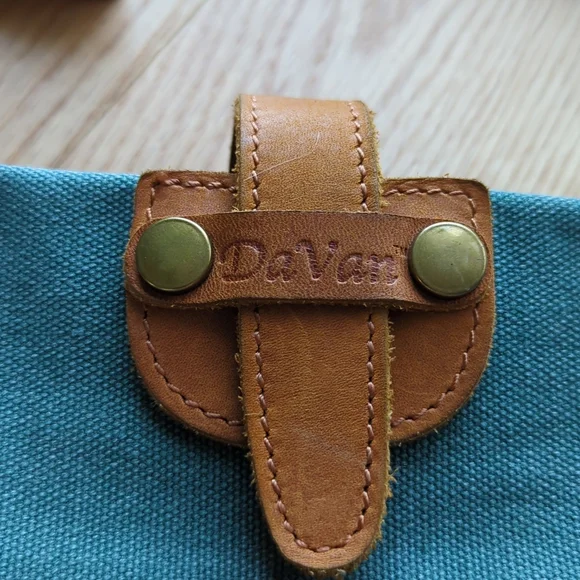 Davan. Women's Shoulder Bag. - Picture 2 of 13